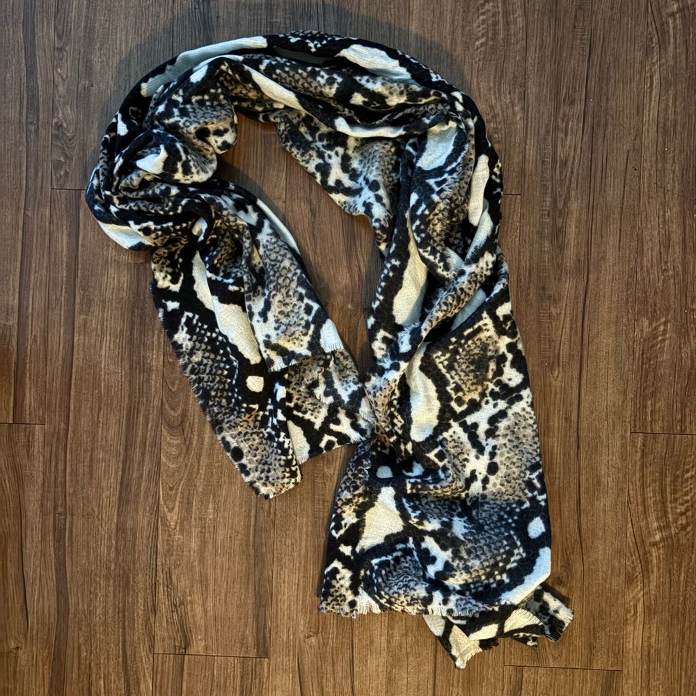 Stylish Warm Snake Print Scarf Shawl